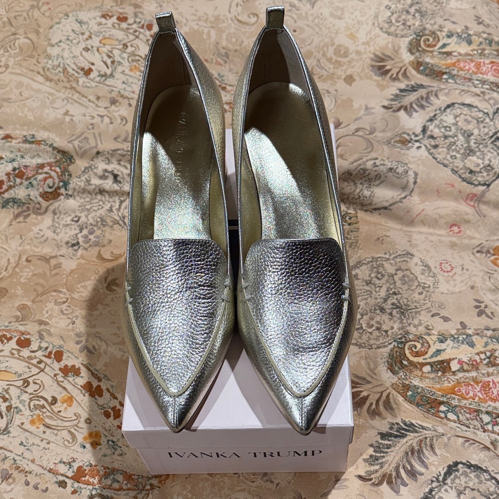 Ivanka Trump Metallic gold heeled loafer in champagne gold size 10/11. NWT’S